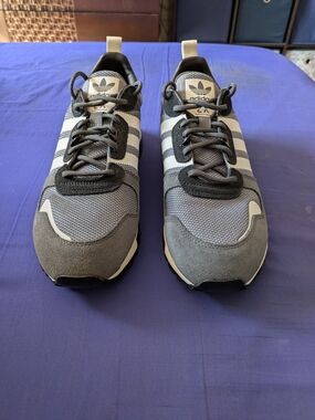 Brand New adidas Men’s Gray and White Retro Runner Sneakers